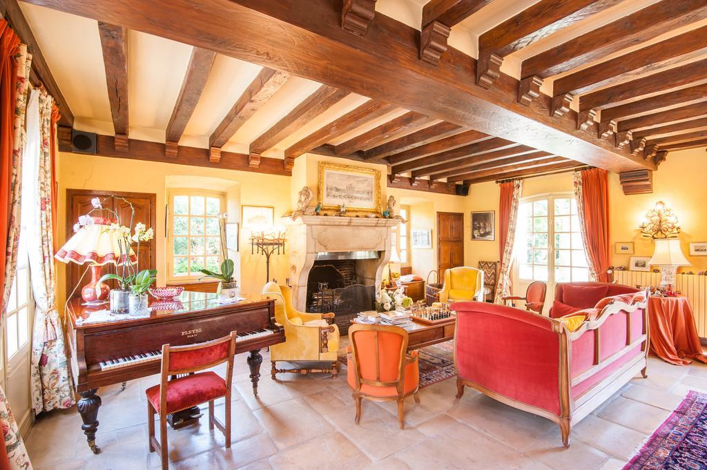 Le Petit Manoir Des Bruyeres Bed & Breakfast Villefargeau Exterior photo